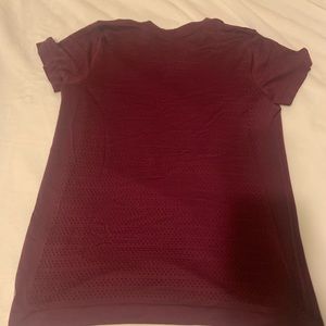 Lululemon workout top Maroon